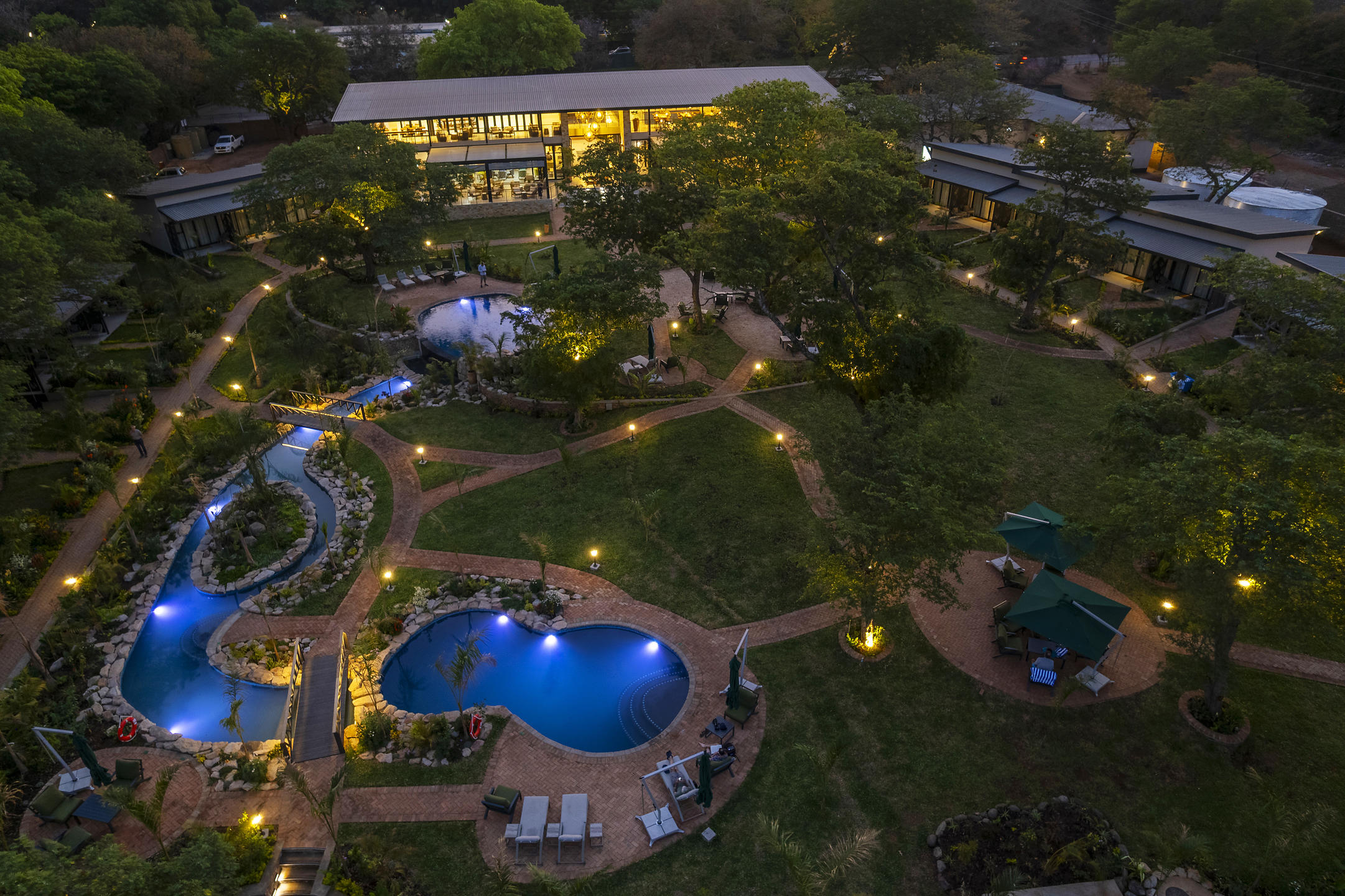 Waterfalls Lodge thumbnail 19